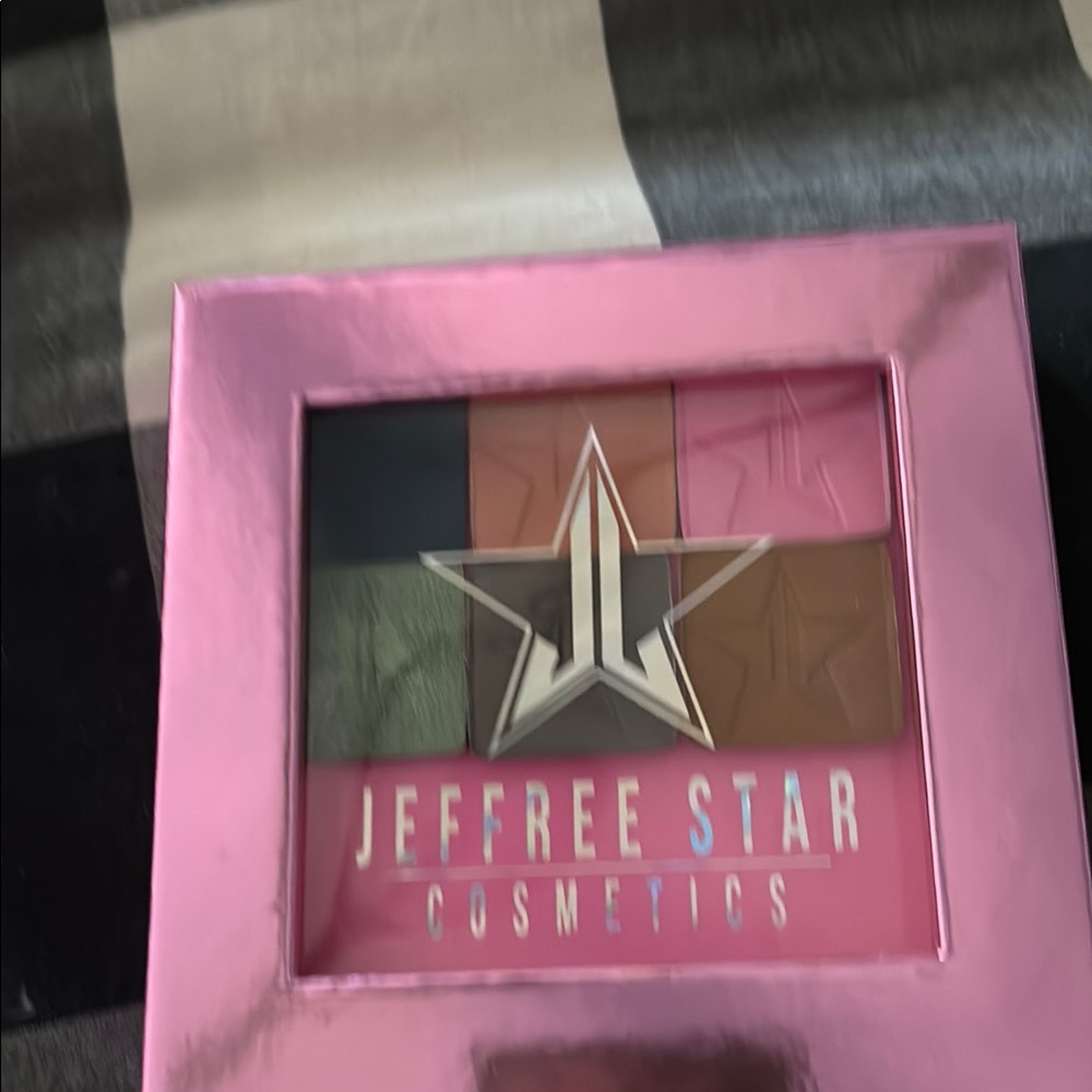 Jeffree Star Green and Brown Eyeshadow Palette